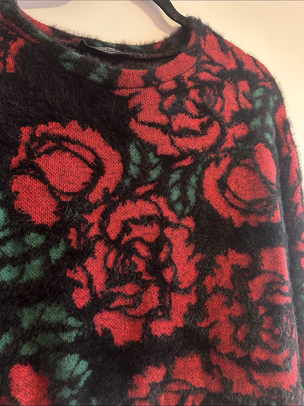 Berska Floral Rose Pattern Cropped Fuzzy Sweater - Black & Red - Medium - Picture 5 of 7